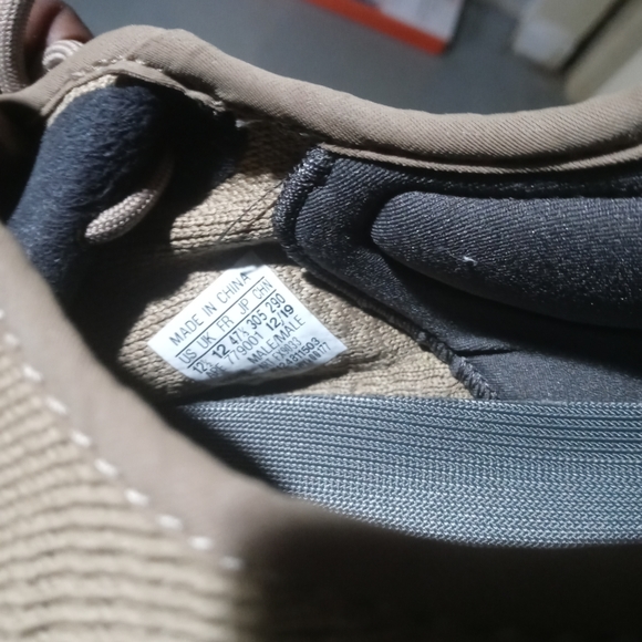 YEEZY BOOST 350 V2 **100% AUTHENTIC*** - Picture 8 of 8